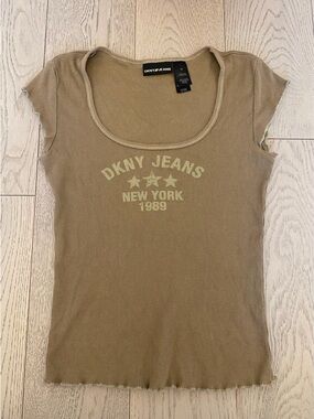 DKNY Vintage Women’s Green Ribbed Scoop Neck Short Sleeve Tee